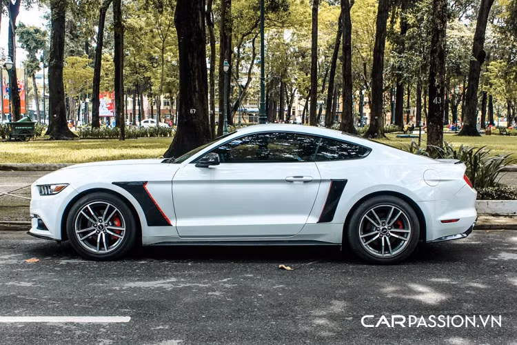 Có thể thấy, Ford Mustang EcoBoost đang là một trong những mẫu xe thể thao cơ bắp đáng quan tâm nhất hiện nay trong tầm giá dưới 2 tỷ đồng – mức ngân sách không quá cao và phù hợp cho những người mới nhập môn chơi xe “độc”. Thay vì những lựa chọn “an toàn” hơn vốn dĩ đã quá quen thuộc, sao bạn không thử khám phá những điều mới lạ?