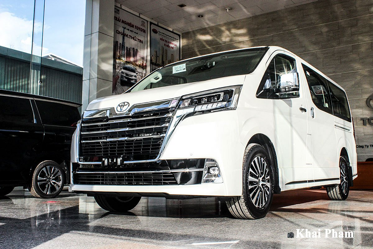 "Trái tim" xe là loại động cơ 1GD-FTV - 2.8L cho công suất tối đa 174 mã lực tại 3.400 vòng/phút và 450 Nm mô-men xoắn tại 1.600-2.400 vòng/phút kết hợp cùng hộp số tự động 6 cấp. Theo công bố, Granvia có hệ thống treo trước Macpherson và hệ thống treo sau liên kết đa điểm giúp xe ổn định hơn. Hiện tại, giá xe Toyota Granvia 2020 tại Việt Nam được niêm yết chính hãng ở mức 3,072 tỷ đồng.