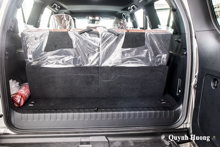 Cỗ máy trên vận hành thông qua hộp số tự động 6 cấp và hệ dẫn động 4 bánh. Bên cạnh đó, mẫu SUV đến từ Nhật Bản còn được trang bị khóa vi sai chống trượt Torsen.