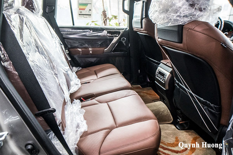 GX460 2020 nhập tư nhân với những trang bị an toàn cao nhất thuộc gói Lexus’ Safety System+ gồm: Hệ thống cảnh báo tiền va chạm phía trước khi phát hiện người đi bộ, đèn pha thích ứng và kiểm soát hành trình thích ứng, hệ thống cảnh báo va chạm khi lùi (Rear Cross Traffic Alert)...