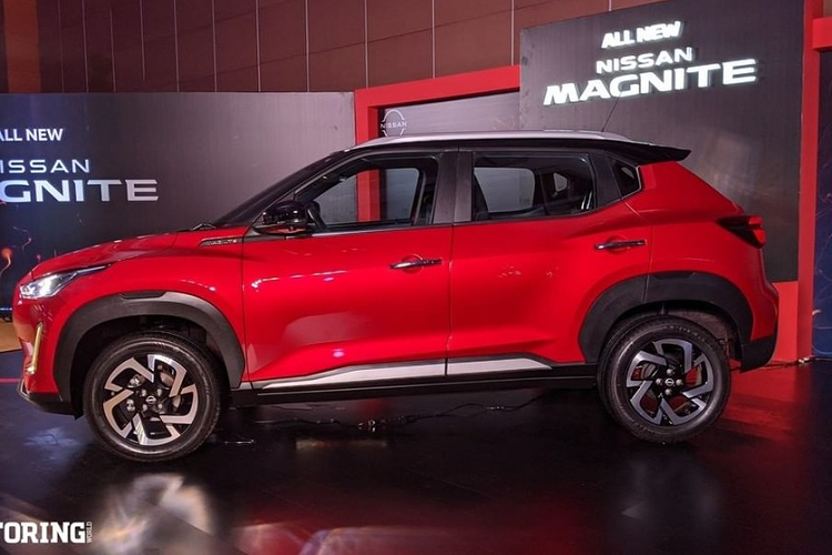 Theo đó, Nissan Magnite 2021 sở hữu chiều dài 3.998 mm, rộng 1.758 mm, cao 1.572 mm và chiều dài cơ sở 2.500 mm. Như vậy, mẫu xe này thấp hơn những đối thủ cùng phân khúc như Hyundai Venue, Kia Sonet hay Suzuki Vitara Brezze trong khi chiều dài cơ sở ngang ngửa. Sở dĩ mẫu xe SUV Nissan Magnite 2021 có chiều dài dưới 4 m là để hưởng ưu đãi thuế của chính phủ Ấn Độ, từ đó giảm giá thành của xe.