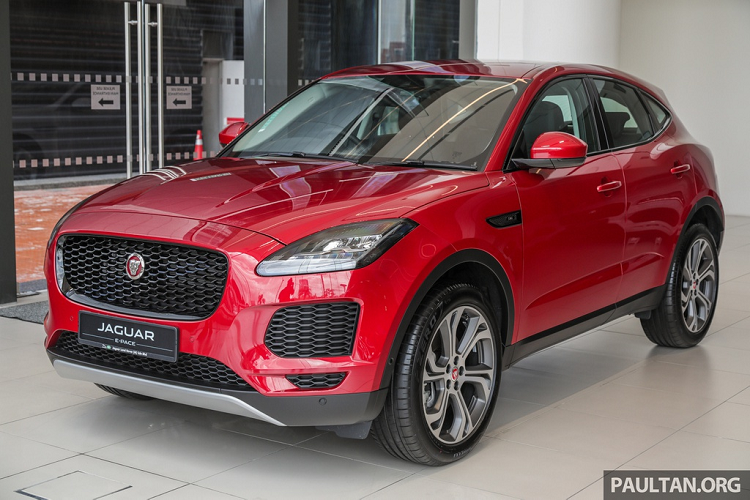 Mẫu SUV cỡ nhỏ hạng sang Jaguar E-Pace mới lần đầu xuất hiện tại Malaysia trong Triển lãm Auto Expo 2018. Xe dự kiến bán ra tại thị trường này vào nửa đầu năm 2019.