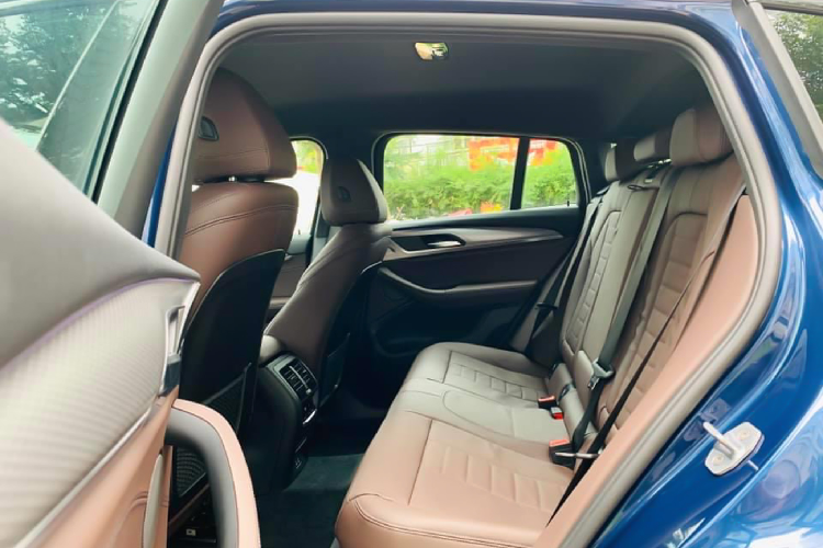 Hiện tại, giá xe BMW X4 xDrive20i 2020 chưa được công bố, khi phiên bản thường trước đó có giá gần 2,9 tỉ đồng.