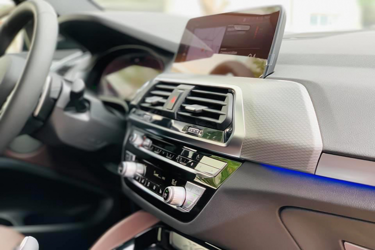 Sau khi được bán ra, BMW X4 xDrive20i 2020 sẽ làm đối thủ cạnh tranh trực tiếp với Porsche Macan hay Mercedes-Benz GLC Coupe.