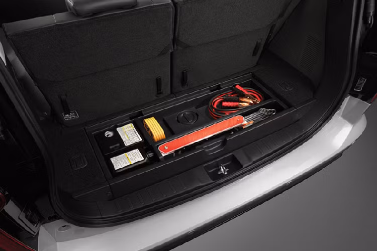 Tại Việt Nam, Mitsubishi Pajero Sport phiên bản nâng cấp facelift 2020 đã bị bắt gặp khi đang chạy thử tại Hà Nội từ lâu nhưng vẫn chưa được giới thiệu chính thức.