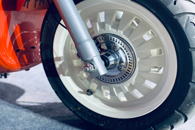 Giá xe ga Peugeot Django cũng được chính thức công bố ở mức 68 triệu đồng với 7 màu sắc cho khách hàng lựa chọn.