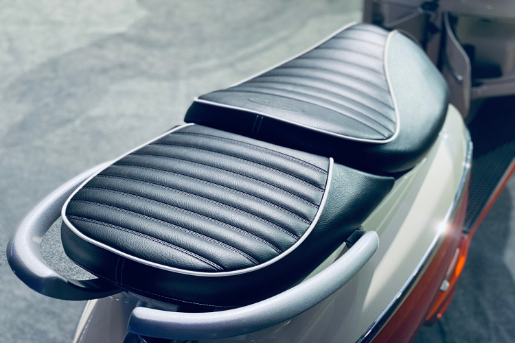 Peugeot Django được trang bị động cơ Easy-Motion EURO 4 và phun xăng điện tử EFI với dung tích 125cc.