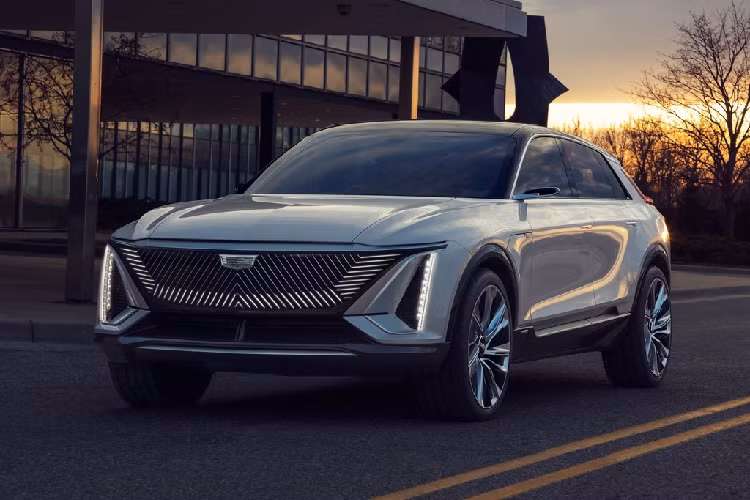 Dù ra mắt trong năm nay, Cadillac Lyriq hoàn toàn mới phiên bản sản xuất sẽ không thể có mặt trên thị trường trước năm 2022, theo The Verge. Chiếc SUV điện vẫn còn một số điểm cần hoàn thiện. Bên cạnh Mỹ, Lyriq có thể được sản xuất tại Trung Quốc.