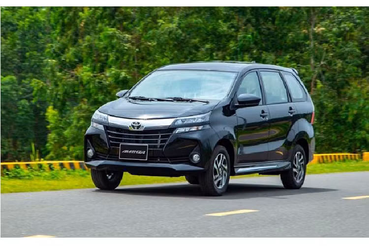 7. Toyota Avanza: 23 xe Sau 2 năm gia nhập thị trường Việt Nam, có thêm lợi thế về thương hiệu nhưng Toyota Avanza vẫn không thể cạnh tranh với Mitsubishi Xpander hay Suzuki Ertiga ở phân khúc MPV 5+2 chỗ. Doanh số tháng 10/2020 của Toyota Avanza chỉ đạt 23 xe, giảm 19 xe so với tháng 9/2020.