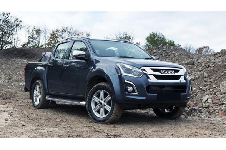 3. Isuzu D-Max: 5 xe Vừa “thoát ế” được 1 tháng thì Isuzu D-Max đã lại quay về bảng xếp hạng xe bán chậm nhất tháng với 5 xe giao tới khách hàng, giảm 19 xe so với tháng trước đó. Lý do mà mẫu xe này không đủ sức hấp dẫn khách Việt là vì thiết kế hơi cục mịch, chậm nâng cấp và đổi mới. Hiện tại, thế hệ mới của D-Max đã được bán tại thị trường Thái Lan và dự kiến sẽ về Việt Nam trong năm 2021.