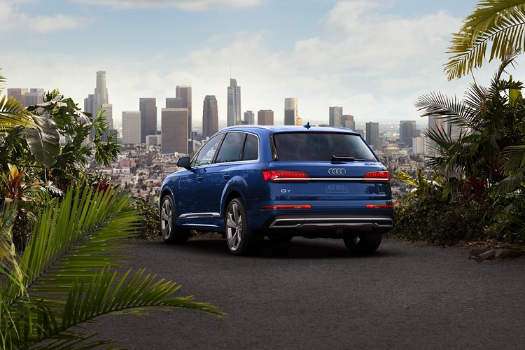 Cả 2 phiên bản SUV hạng sang Audi Q7 2020 sử dụng chung động cơ tăng áp diesel V6, dung tích 3.0L, sản sinh công suất 245 mã lực tại 2.910-4.500 vòng/phút. Sức mạnh này giúp xe tăng tốc 0-100 km/h trong 6,9 giây, vận tốc tối đa đạt 225 km/h. Audi Q7 2020 tại Thái Lan không có phiên bản động cơ hybrid như thị trường châu Âu.