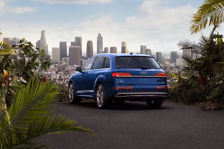 Cả 2 phiên bản SUV hạng sang Audi Q7 2020 sử dụng chung động cơ tăng áp diesel V6, dung tích 3.0L, sản sinh công suất 245 mã lực tại 2.910-4.500 vòng/phút. Sức mạnh này giúp xe tăng tốc 0-100 km/h trong 6,9 giây, vận tốc tối đa đạt 225 km/h. Audi Q7 2020 tại Thái Lan không có phiên bản động cơ hybrid như thị trường châu Âu.