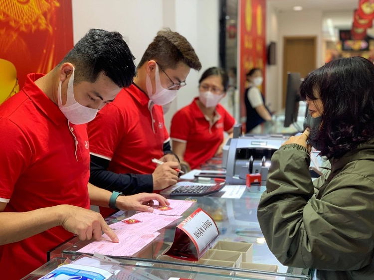 Giá vàng hôm nay 20/8: Bình lặng trong lo lắng Gia vang hom nay 20/8: Binh lang trong lo lang