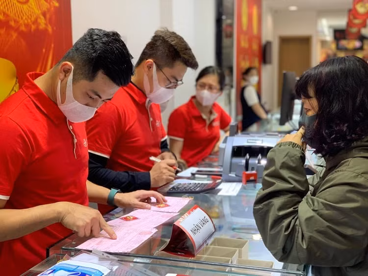 Giá vàng hôm nay 20/8: Bình lặng trong lo lắng Gia vang hom nay 20/8: Binh lang trong lo lang