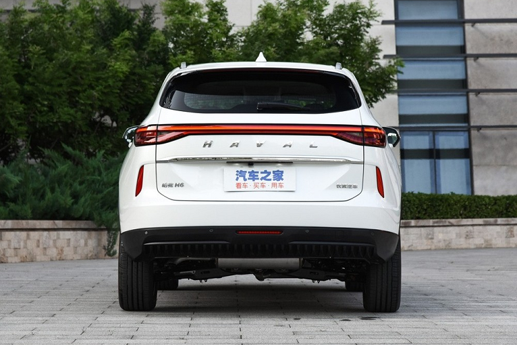 Giá xe Haval H6 1.5T Supreme sẽ khởi điểm ở 115.900 nhân dân tệ và kết thúc ở 136.000 nhân dân tệ (tương đương 392 – 460 triệu đồng). Một số tiền hợp lý đối với một chiếc SUV 5 chỗ rộng rãi, công nghệ.
