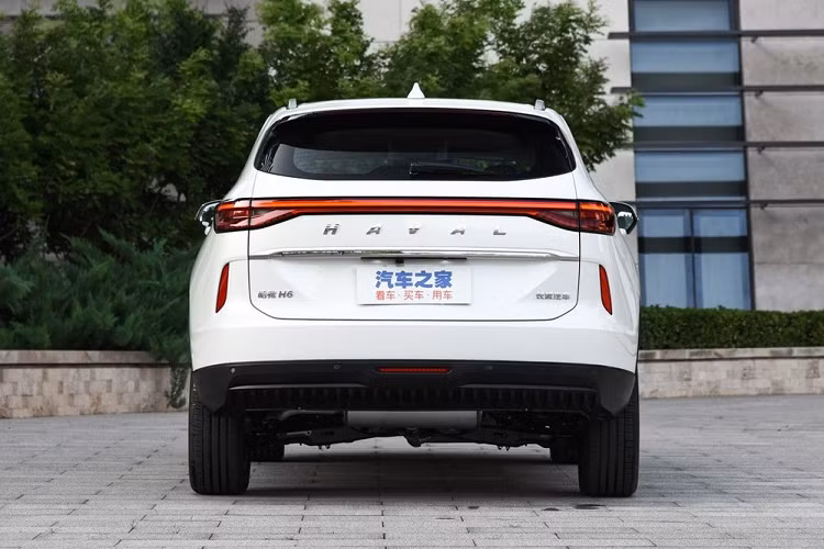 Giá xe Haval H6 1.5T Supreme sẽ khởi điểm ở 115.900 nhân dân tệ và kết thúc ở 136.000 nhân dân tệ (tương đương 392 – 460 triệu đồng). Một số tiền hợp lý đối với một chiếc SUV 5 chỗ rộng rãi, công nghệ.