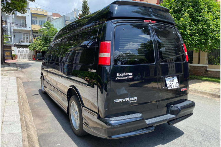 Giá bán 1,7 tỷ đồng cho chiếc GMC Savana 2500 phiên bản Explorer Limited SE đời 2012 nhập Mỹ độc đáo này quả thật không quá cao so với nhiều người. Tuy nhiên, dòng xe này sẽ rất kén khách mua, nhất là đối với khách mua xe phục vụ cho gia đình.