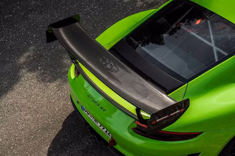 Gói nâng cấp này hiện đã có thể được đặt hàng thông qua trang web chính thức của Manthey-Racing. Mức giá gói độ Porsche 911 GT3 RS mới cũng được công bố trên trang chủ của thương hiệu này.