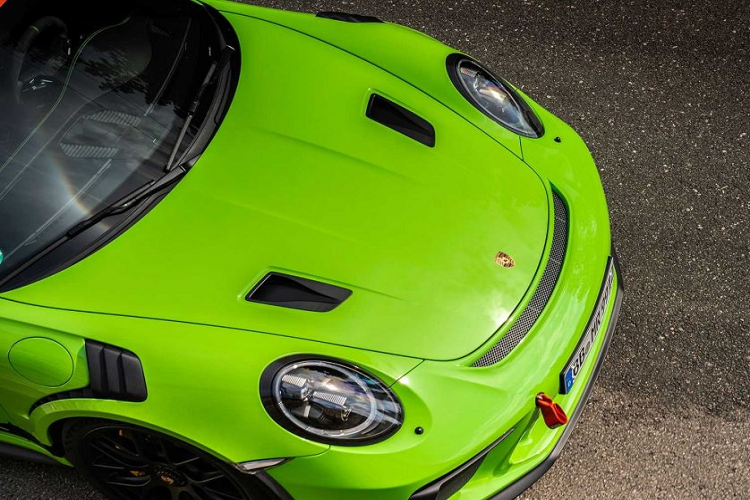 “Với chiếc xe MR mới nhất, chúng tôi một lần nữa mở rộng phạm vi sản phẩm cho dòng xe GT của Porsche. Gói nâng cấp này được phát triển dựa trên những chi tiết nâng cấp của Porsche 911 GT2 RS MR, bên cạnh những nâng cấp khác khiến nó trở thành chiếc xe thương mại nhanh nhất trên đường đua Nürburgring Nordschleife,” Nicolas Raeder, Giám đốc điều hành của Manthey-Racing GmbH cho biết.