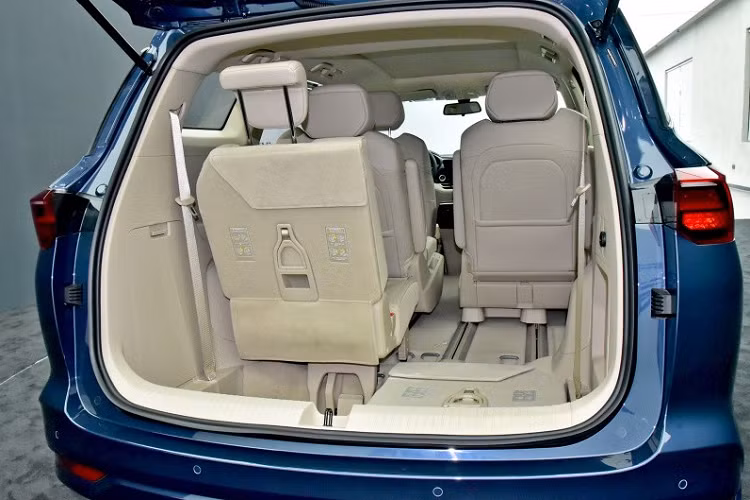 Nếu chi thêm tiền, khách hàng Trung Quốc có thể mua bản 4 chỗ sang trọng hơn của mẫu MPV này.