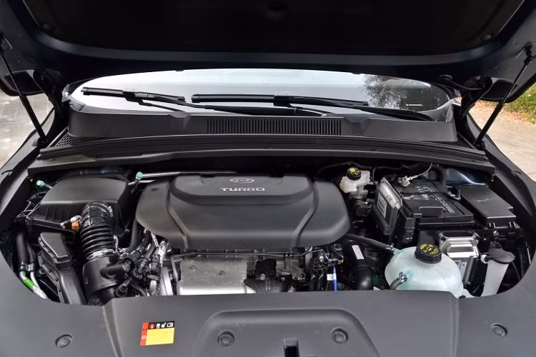 Nguồn cung cấp sức mạnh cho Wuling Victory 2021 tại thị trường Trung Quốc là khối động cơ xăng 4 xi-lanh, tăng áp, dung tích 1,5 lít, sản sinh công suất tối đa 177 mã lực và mô-men xoắn cực đại 290 Nm. Động cơ kết hợp với hộp số tự động 8 cấp hoặc hộp số sàn 6 cấp.