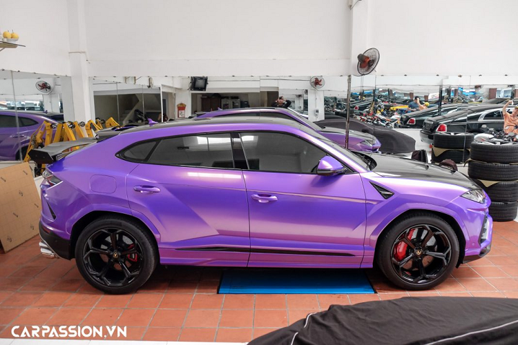 Urus không chỉ là một mẫu xe SUV thể thao mà còn là một chiếc SUV đa dụng, có thể lái đi hàng ngày. Sự linh hoạt mà Urus có được nằm ở hệ thống ANIMA với khả năng điều chỉnh toàn bộ hệ thống vận hành trên xe tuỳ theo nhiều chế độ mà người lái mong muốn. Xe được trang bị 3 chế độ lái tiêu chuẩn tương tự những mẫu xe Lamborghini khác là STRADA, SPORT và CORSA.