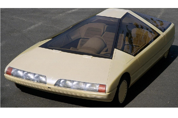 Citroen Karin hơn 40 tuổi này vốn được thiết kế bởi Trevor Fiore, một nhà thiết kế người Anh Quốc có tên khai sinh Trevor Frost, nhưng rồi quyết định mang họ của người mẹ gốc Ý khi làm việc cho studio Fissore ở Milan trong thập niên 1960.