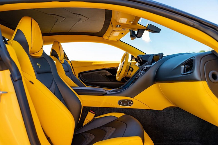 Là một thương hiệu xe thể thao Anh Quốc, những chiếc Aston Martin vẫn giữ được trên mình yếu tố sang trọng, quý phái trên những chiếc xe của mình. Chính vì thế mà sự kết hợp với House of Bijan đã tăng thêm giá trị về nghệ thuật cho chiếc DBS Superleggera vốn đã sở hữu một vẻ đẹp hoàn mỹ.