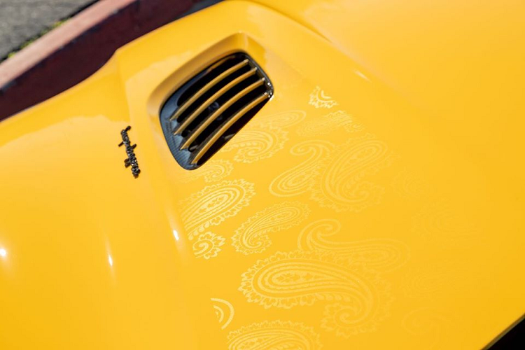 Rất hiếm khi hai biểu tượng sang trọng hợp tác để tạo ra một chiếc xe phiên bản đặc biệt phản ánh tầm nhìn thẩm mỹ của cả hai thương hiệu. Nhưng đó chính xác là những gì mà nhà lãnh đạo thời trang nam giới House of Bijan và nhà sản xuất ôtô Anh Quốc - Aston Martin đã làm. Gần đây, họ đã cho ra mắt phiên bản giới hạn mang tên Bijan của chiếc DBS Superleggera mới của hãng.