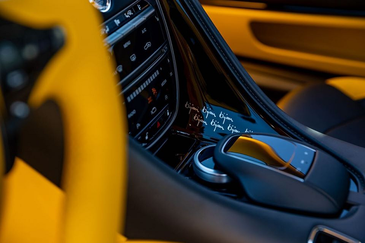 Siêu phẩm Aston Martin DBS Superleggera Bijan Limited Edition ra mắt vào thời điểm khi các thương hiệu xe đang có xu thế hợp tác với những thương hiệu thời trang trên thế giới. Nếu như Pagani lựa chọn thương hiệu thời trang trẻ tuổi Bape để có thể cộng tác, hay Bugatti hợp tác cùng Hermès để tạo ra siêu phẩm Chiron Hermès thì Aston Martin đã quyết định làm việc cùng House of Bijan trong dự án mới này.