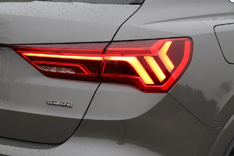 Biến thể S-line có cản trước thể thao, nhãn hiệu S-line, bệ cửa phát sáng, và bộ mâm hợp kim trông lớn hơn. Bản Premium và Premium Plus có 9 màu ngoại thất, biến thể S-line có 7 màu. Bản tiêu chuẩn và Premium Plus có một số màu miễn phí như Ibis White và Pulse Orange, riêng màu Cosmos Blue Metallic và Nano Gray Metallic tính thêm 595 USD.