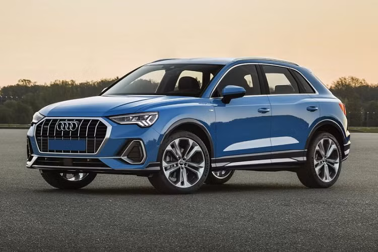 Tại thị trường Mỹ, giá xe Audi Q3 2020 khởi điểm khoảng 34.700 USD (khoảng 803 triệu đồng), tăng lên 36.000 USD với biến thể S-line. Bản Premium Plus từ 37.800 USD và tăng lên 39.100 USD với S-line.