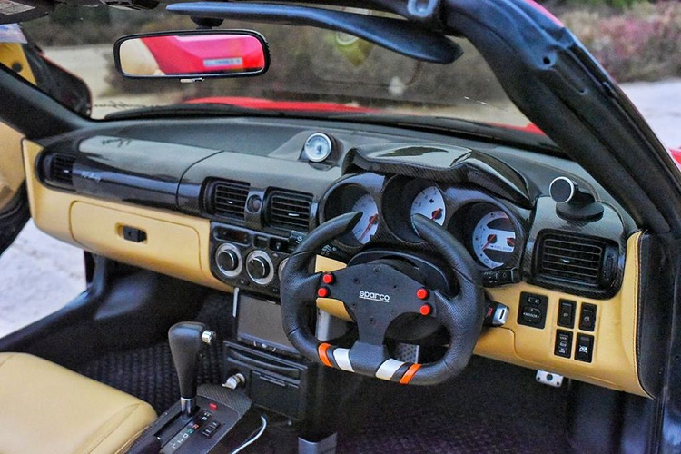 Phiên bản này được sơn màu nâu, với thiết kế mặt trước tương tự Ferrari F12 và mặt sau lấy cảm hứng từ một chiếc Lykan.