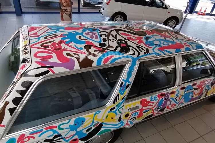 Hiện tại, nó thuộc sở hữu của một đại lý xe cũ ở Đức và không ai rõ vì sao họ lại có được nó. Giờ đây, giá xe Ford LTD Station Wagon 1984 này đang được rao bán 1.999.999 euro (gần 55 tỷ đồng), nhưng người bán cũng nói rằng đây là một cái giá có thể thương lượng được. Thực tế, người bán còn hi vọng rằng có thể bán chiếc xe ở giá cao hơn nữa “bởi đây là nghệ thuật, và nghệ thuật thì luôn luôn vô giá”.