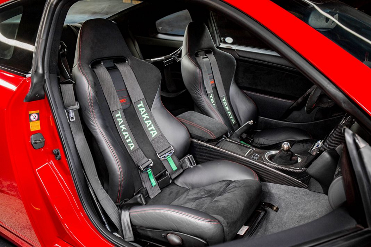 Chiếc xe được nâng cấp với bộ mâm 5 chấu màu bạc bóng được thiết kế sâu, đi kèm với đó là hệ thống phuộc nâng hạ giúp chiếc xe có thể hạ gầm tới sát đất, thêm vào đó là hệ thống xả độ giúp đem lại cho chiếc xe tiếng âm thanh hầm hố, thể thao. Sau khi chiếc xe được đưa tới trưng bày tại sự kiện Wekfest San Francisco, chủ sở hữu đã có nguồn cảm hứng để có thể thực hiện việc nâng cấp động cơ của chiếc xe nhằm cải thiện hiệu suất cho chiếc G35 Coupe đầy ấn tượng này.