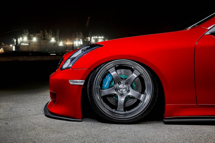 Trước đây, vợ của chủ sở hữu của chiếc G35 đã từng sử dụng một chiếc Honda Integra GS-R. Tuy nhiên, sau khi chiếc xe của vợ anh bị đánh cắp và bị “mổ xẻ” bán phụ tùng, vợ anh đã quyết định mua một chiếc Infiniti G35 Coupe nhằm để thay thế và sử dụng trong việc đi lại hàng ngày. Anh bắt đầu với việc mua những bộ phận, phụ tùng nhằm nâng cấp nhẹ cho chiếc xe của cô và anh dần thấy chiếc xe đẹp hơn nên chính vì thế mà anh đã quyết định tìm cho mình một chiếc G35 Coupe nhằm tạo nên một phiên bản độ theo sở thích cá nhân.