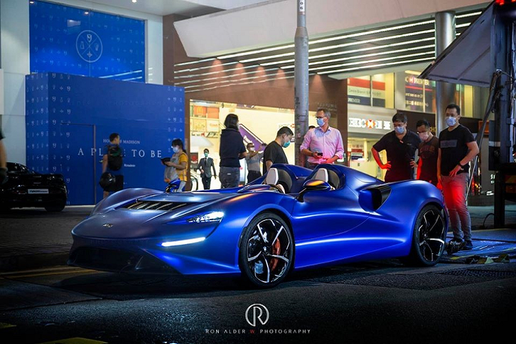 Trước đó, các nhà giàu ở khu vực hành chính đặc biệt của Trung Quốc đã sở hữu 7 trên tổng số 500 chiếc McLaren Senna sản xuất trên toàn thế giới. Vẻ đẹp của siêu phẩm McLaren Elva đầu tiên đến Hồng Kông, xe chỉ được trưng bày đúng 2 ngày trước khi sang một thị trường khác để ra mắt.