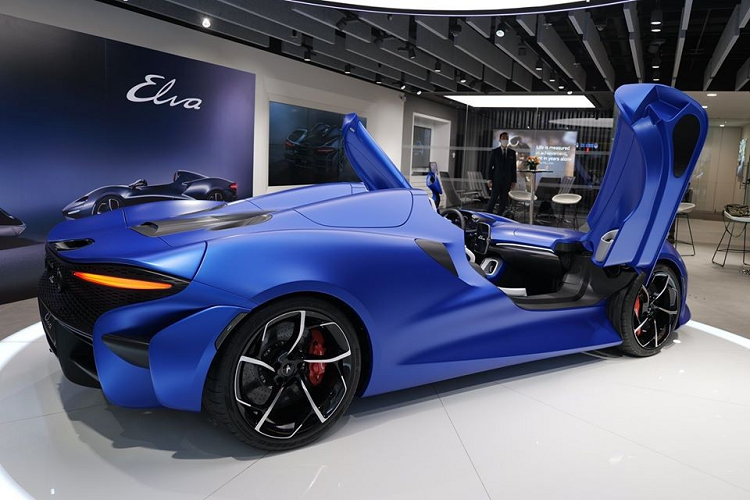 Chiếc siêu xe McLaren Elva đầu tiên bàn giao cho các đại gia ở Hồng Kông có thể là vào cuối năm nay hoặc Quý I năm 2021 hay có thể chậm hơn. Việc này phụ thuộc vào nhà máy của hãng sẽ mở lại khi nào.