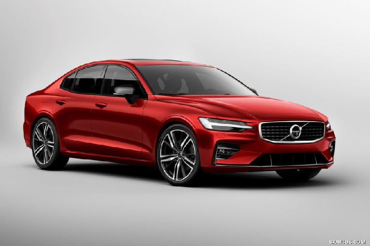 Thuộc phân khúc sedan hạng sang cỡ nhỏ, Volvo S60 R-Design 2021 mới được hứa hẹn sẽ tạo ra một cuộc đua mới đầy hấp dẫn trong phân khúc và phả hơi nóng trực tiếp lên các đối thủ như C-class của Mercedes-Benz hay 3-Series của BMW.