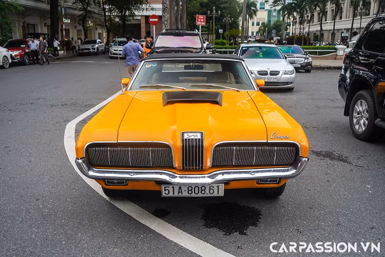 Trên phiên bản này, thương hiệu đã bán ra khoảng 2,332 chiếc xe thuộc phiên bản Convertible, trong khi phiên bản mui cứng đã được bán ra tới 49,479 chiếc.