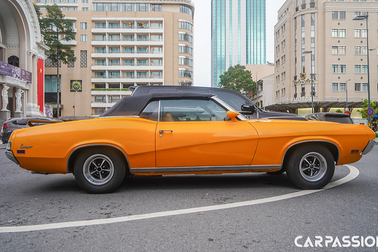 Vượt xa những dự đoán về doanh số ban đầu, Cougar chiếm gần 40% doanh số bán Lincoln-Mercury năm 1967. Mercury Cougar cũng là mẫu xe đã nhận được giải thưởng Motor Trend Năm năm 1967, đồng thời đây cũng chính là chiếc xe Lincoln-Mercury đầu tiên đạt được danh hiệu này.