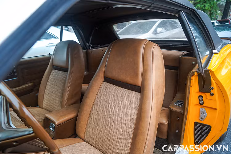 Vào năm 1970, Mecury Cougar mới đã được ra mắt với một số các chi tiết được làm mới so với phiên bản trước đó. Phần cản trước với các lưới tản nhiệt được thiết kế với phần giữa nhô ra, chia hai phần lưới tản nhiệt một cách rõ rệt. Thêm vào đó, thay cho đường nét thân xe có phần mềm mại trên Cougar cũ, Mercury Cougar 1970 sở hữu một đường nét cong kéo dài từ phần đầu xe cho tới hốc bánh sau đầy cá tính.