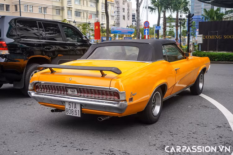 Chính vì thế, phiên bản mui trần trở nên hiếm hơn rất nhiều so với phiên bản mui cứng của mẫu xe này.