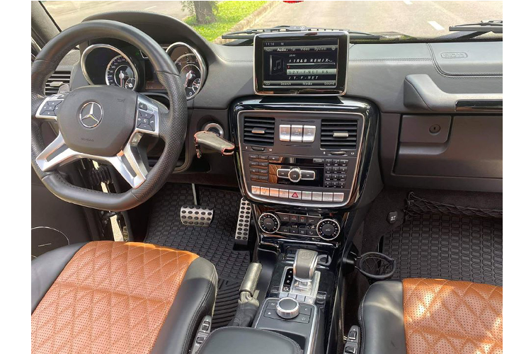 Tại Việt Nam, xe sang thường đi với biển được cho là điều “hiển nhiên”. Thế hệ G63 AMG này được Mercedes-Benz giới thiệu lần đầu năm 2012. Thế hệ cũ của G63 được Mercedes-Benz Việt Nam (MBV) giới thiệu hồi đầu tháng 2/2014 với mức giá 7,074 tỷ đồng. Giá xe Mercedes-AMG G63 biển đẹp trong bài viết này đang được chào bán 7,499 tỷ đồng.