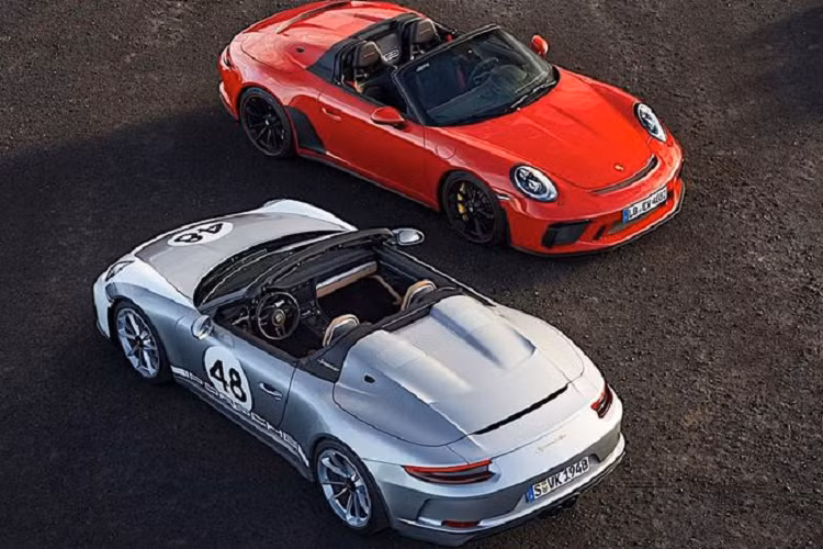 Sức mạnh của 911 Speedster đến từ động cơ 4.0 lít 6 xi-lanh phẳng cho công suất 502 mã lực, kết hợp với hộp số sàn 6 cấp, dẫn động cầu sau và các thân bướm ga được tăng cường để mang lại phản ứng tiết lưu tốt hơn. Theo công bố của Porsche, 911 Speedster có thể tăng tốc từ 0 - 96 km/h trong 3,8 giây, tốc độ tối đa đạt 309 km/h.