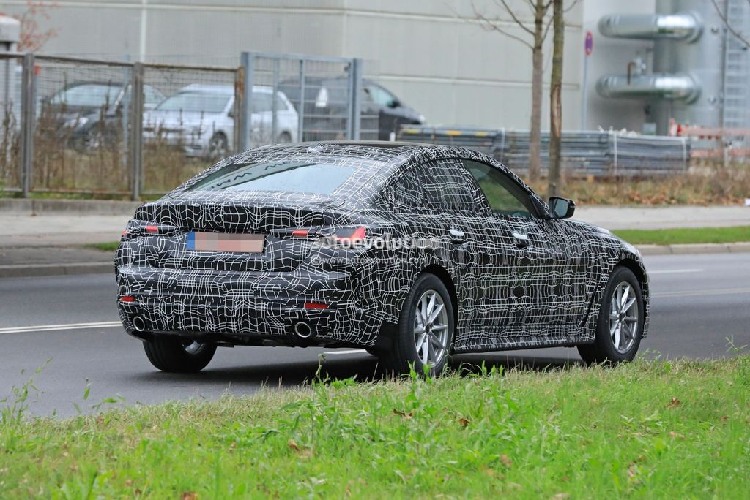 Trên phiên bản BMW M440i cao nhất, động cơ được trang bị có thể là loại 3.0L tăng áp có hybrid với công suất đầu ra 387 PS và 500 Nm mô-men xoắn. Hiện nay, đối thủ trực tiếp của BMW 4-Series Gran Coupe 2022 là "người đồng hương" Audi RS5 Sportback.