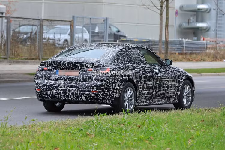 Trên phiên bản BMW M440i cao nhất, động cơ được trang bị có thể là loại 3.0L tăng áp có hybrid với công suất đầu ra 387 PS và 500 Nm mô-men xoắn. Hiện nay, đối thủ trực tiếp của BMW 4-Series Gran Coupe 2022 là "người đồng hương" Audi RS5 Sportback.