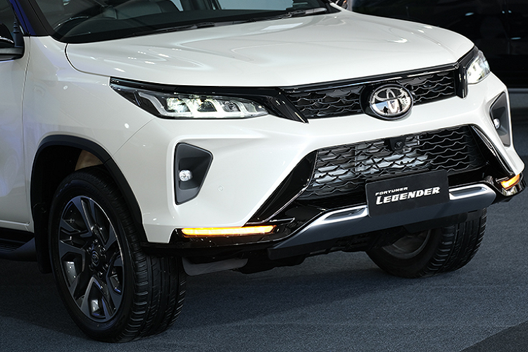 So với động cơ trên phiên bản cũ, động cơ 2.8L đã được tinh chỉnh tăng 27 mã lực và mô-men xoắn thêm 50Nm, đồng thời tiếng ồn và độ rung đã được giảm thiểu và tua máy ở chế độ không tải (hay còn được gọi là chế độ ga-lăng-ti) đã được giảm xuống từ 850 xuống còn 680 vòng/phút.