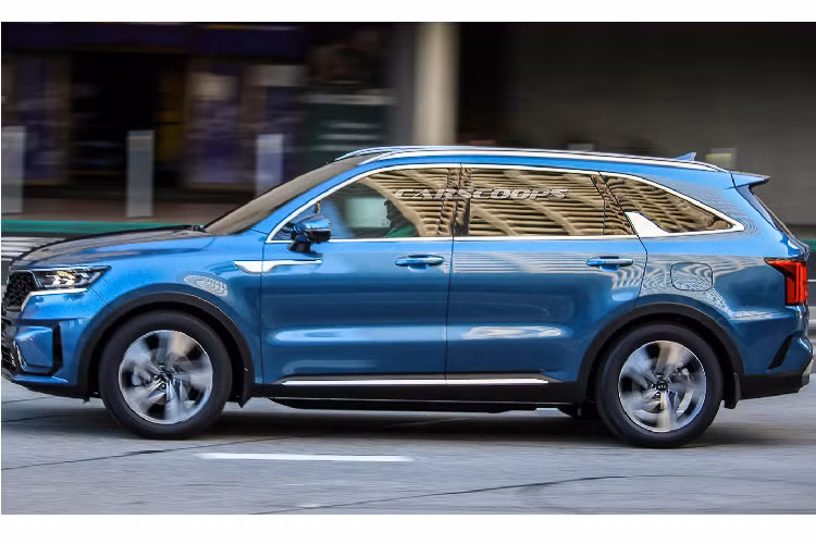 Thế hệ tiếp theo của Kia Sorento nâng cấp sẽ trở nên “xanh” hơn với hệ truyền động hybrid và plug-in hybrid được bổ sung, thậm chí các phiên bản này còn được mong đợi sẽ sử dụng tấm pin năng lượng mặt trời lắp ở mui xe (solar roof) giúp hỗ trợ sạc pin ngay cả khi xe không vận hành.