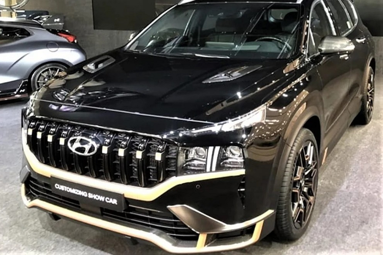 Hiện chưa rõ giá xe Hyundai SantaFe N Performance phiên bản thể thao. Trong khi đó, Hyundai SantaFe 2021 có giá dao động từ 32,2 - 39,86 triệu Won (khoảng 623 - 771 triệu đồng).